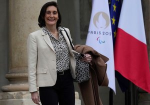 Máslo na hlavě nové ministryně školství: Syny má na prestižní škole a naštvala učitele i odbory ve Francii