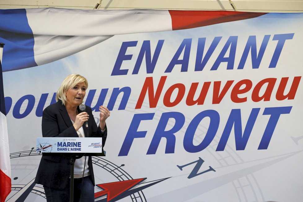 Marine Le Penová se prezidentkou Francie nestala. Porazil ji Emmanuel Macron