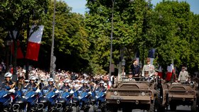 Vojenská přehlídka v ulicích Paříže (14.7.2022)