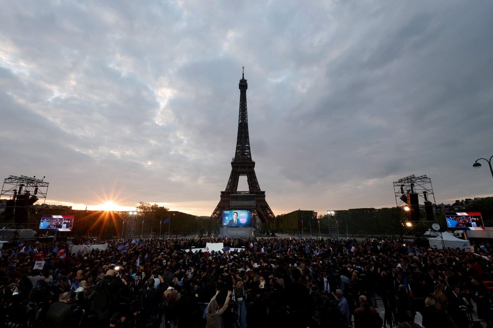 Druhé kolo prezidentských voleb ve Francii: Příznivci Emmanuela Macrona v Paříži. . (24.4.2022)