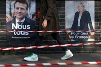 Macron, nebo Le Penová? Stovky Francouzů volí v Praze svého prezidenta