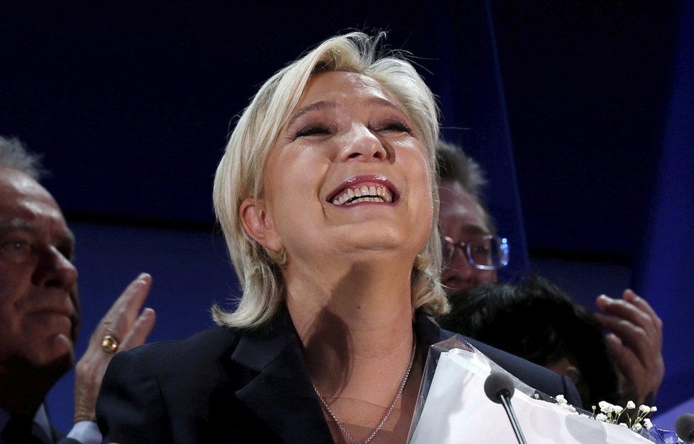 Do druhého kola postupuje i Marie Le Penová.