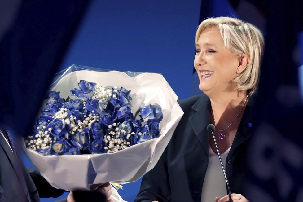 Do druhého kola postupuje i Marie Le Penová