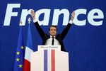 Macron porazil Le Penovou, shodují se odhady