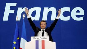 Macron porazil Le Penovou, shodují se odhady