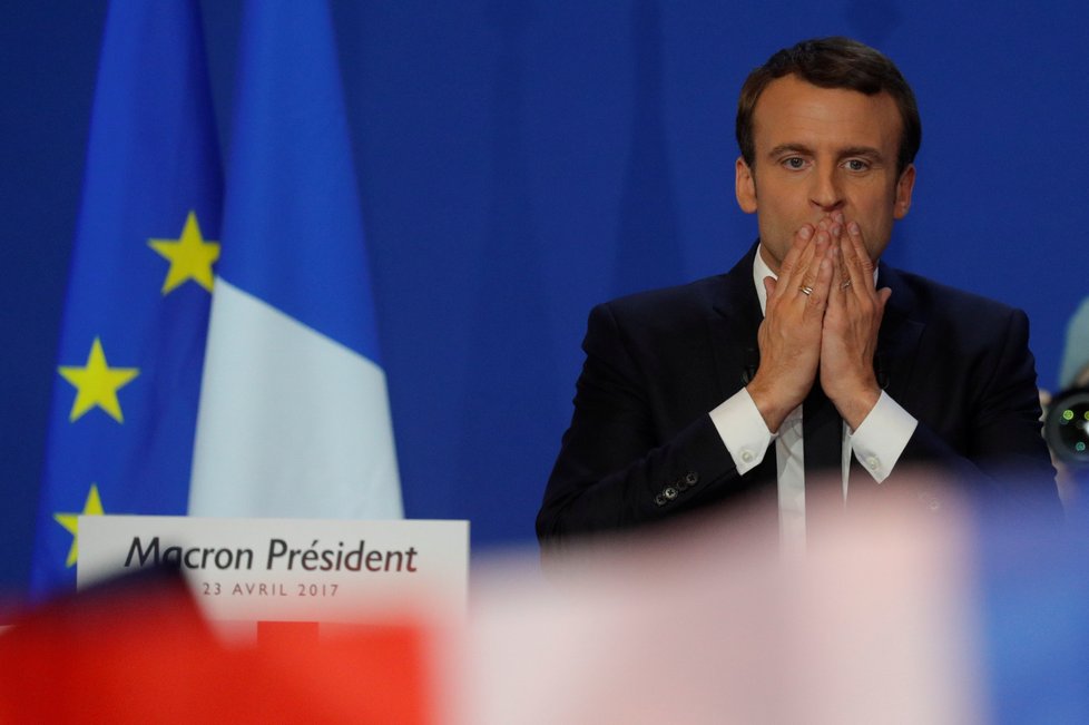 Emmanuel Macron postoupil do 2. kola prezidentských voleb.