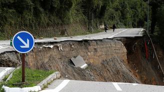 Části Francie a Itálie se vzpamatovávají z bleskových záplav. Strhávaly domy i mosty 