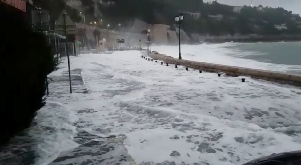 Francie se potýká s mohutnými záplavami (24. 11. 2019)
