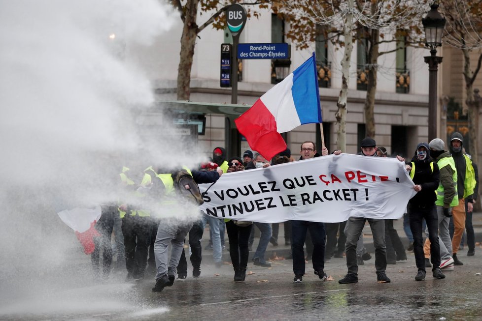 Ve Francii probíhají protesty proti zdražování pohonných hmot (24.11.2018)