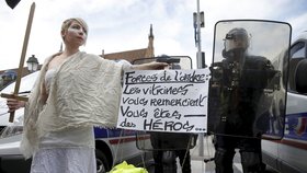 Tisíce Francouzů vyrazily po Macronových slibech opět do ulic (27. 4. 2019)