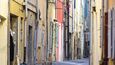V úzkých uličkách jihofrancouzských měst je zřetelně cítit italský vliv
