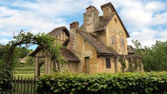 Hameau de la Reine: Kontroverzní vysněná vesnice Marie Antoinetty