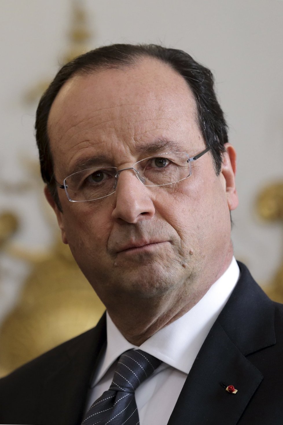 Hollande je nyní sám.