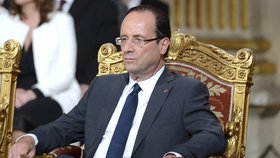 François Hollande musel řešit první krizi. A to není v úřadu ani den!