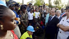 François Hollande s lidmi z Kuby.