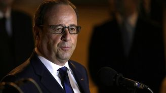 Hollande žádá prodloužení výjimečného stavu na tři měsíce