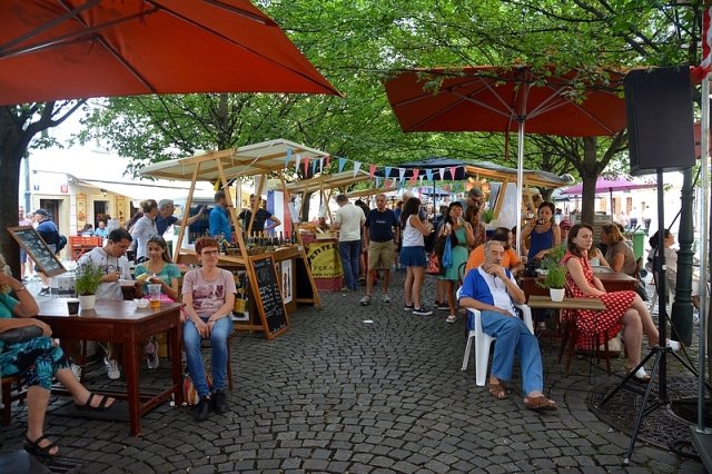 Až do neděle můžete na Francouzské trhu na Kampě ochutnat kulinářské speciality a poslechnout si francouzskou hudbu.