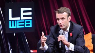 Rozdělená Francie čeká na sjednotitele, ani Macron nemusí uspět