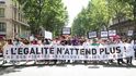 Francouzští homosexuálové protestují za schválení sňatků osob stejného pohlaví, které nyní projednává parlament