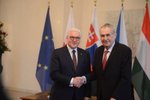 Prezident Miloš Zeman se účastní v Německu oslav 30 let od pádu berlínské zdi. Přivítal ho jeho německý protějšek Frank-Walter Steinmeier.