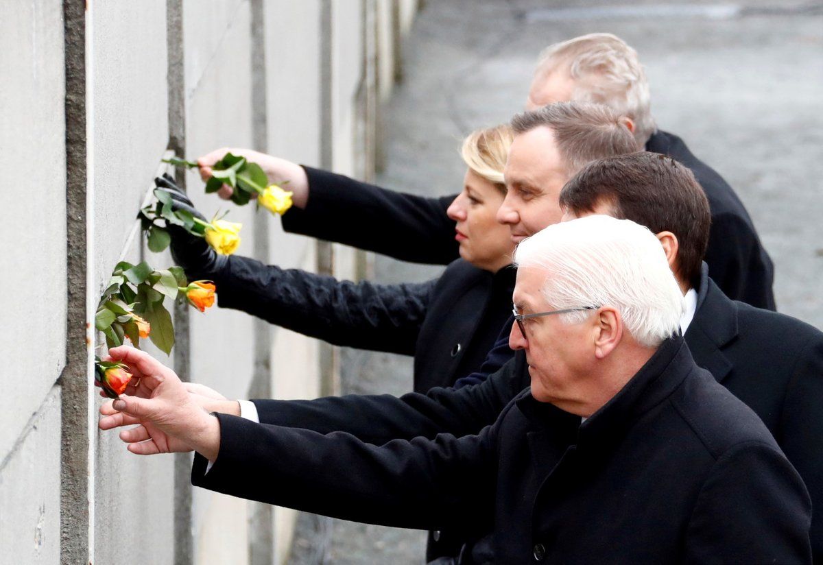 Slovenská prezidentka Zuzana Čaputová, prezident Miloš Zeman, polský prezident Andrzej Duda, maďarský prezident János Ader a německá hlava státu Frank-Walter Steinmeier na oslavách 30 let od pádu Berlínské zdi.