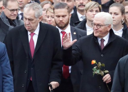 Prezident Miloš Zeman a německá hlava státu Frank-Walter Steinmeier na oslavách 30 let od pádu Berlínské zdi.