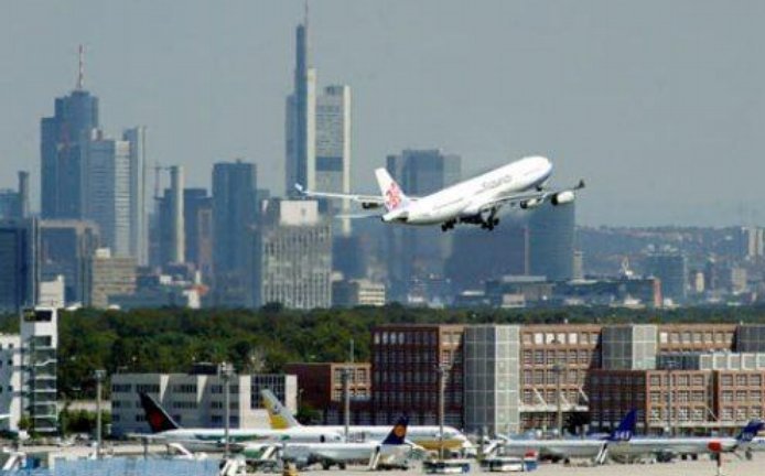 Letiště ve Frankfurtu nad Mohanem bylo krátce částečně uzavřené už tento týden v úterý.