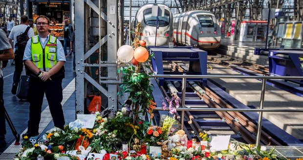 Eritrejec shodil ženu s chlapcem (†8) pod vlak. Žil ve Švýcarsku a sám má tři děti