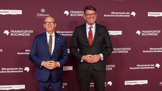 Fuj! Hanba! Ekelhaft! Tys práskal StB! Klempíř ve Frankfurtu dostal világoš, Denemarková aplaus vestoje Fuj! Hanba! Ekelhaft! Tys práskal StB! Klempíř ve Frankfurtu dostal világoš, Denemarková aplaus vestoje
