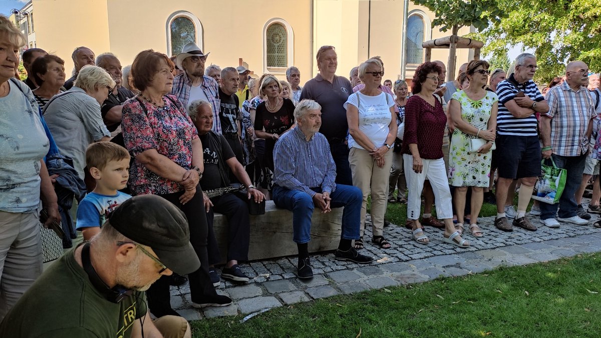 Zavzpomínat na kamaráda přišel i Miroslav Donutil (70).