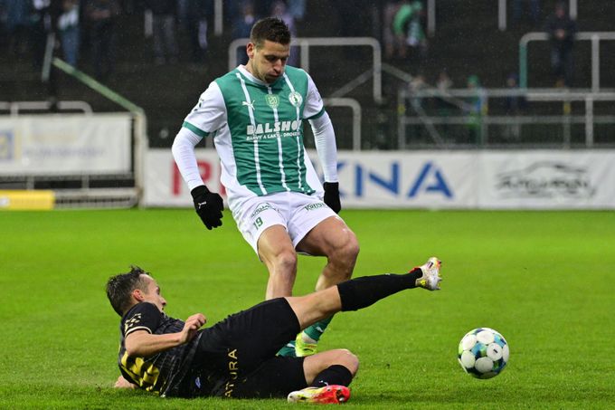 ONLINE: Bohemians - Hradec 1:0. Duel tabulkových sousedů, trefil se Okeke ONLINE: Bohemians - Hradec 1:0. Duel tabulkových sousedů, trefil se Okeke