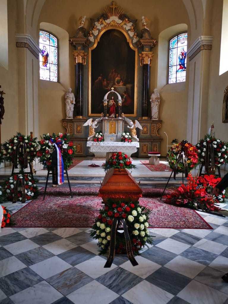 Ve Slušovicích se koná pohřeb bývalého senátora a představitele JZD Slušovice Františka Čuby (†83) ( (3. 7. 2019)