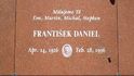Náhrobní kámen Franka Daniela v Kalifornii.