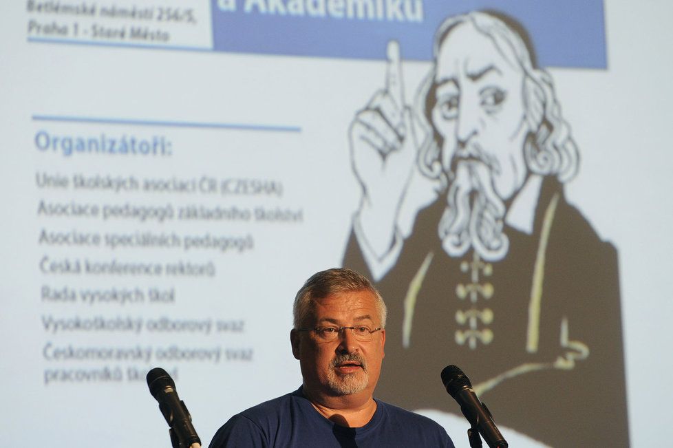 Předseda školských odborů František Dobšík