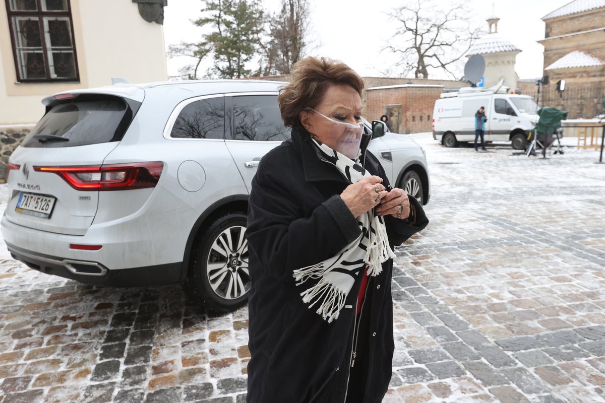 Jiřina Bohdalová na pohřbu Františka Filipa.