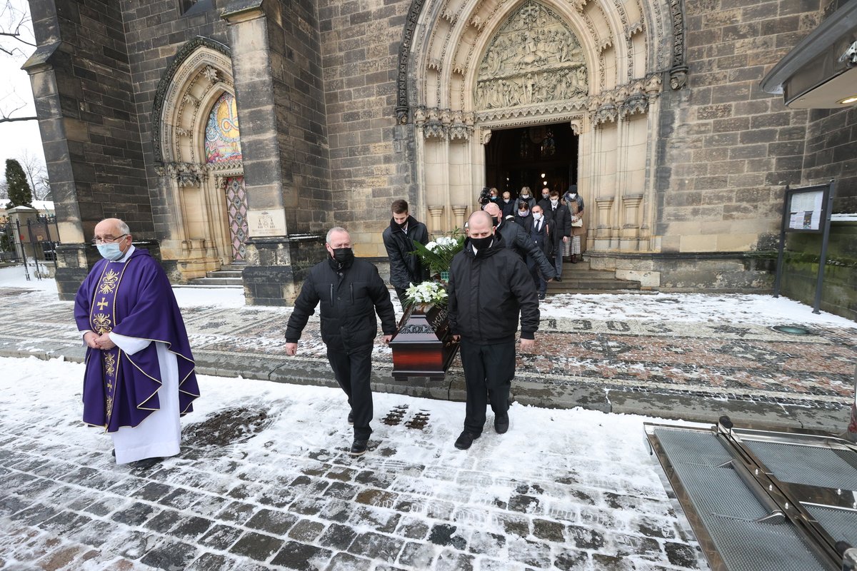 Po pohřbu Františka Filipa.