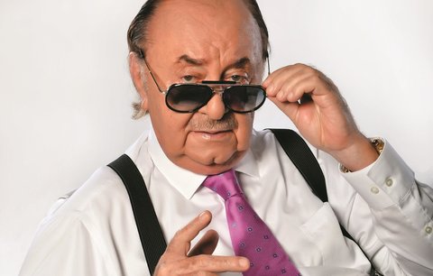 František Janeček oslavil 77: Životní příběh krále českého showbyznysu: Byl loutkoherec i taxikář!