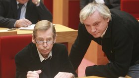 František Laudát v roce 2010 na pražském magistrátu s Václavem Havlem. Exprezident na radnici zavítal v době, kdy lidé protestovali proti koalici ODS a ČSSD, a demonstranti dokonce vtrhli dovnitř.