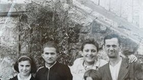 František Lederer, nahoře druhý zprava, v sanatoriu v Českém Dubu - 1945