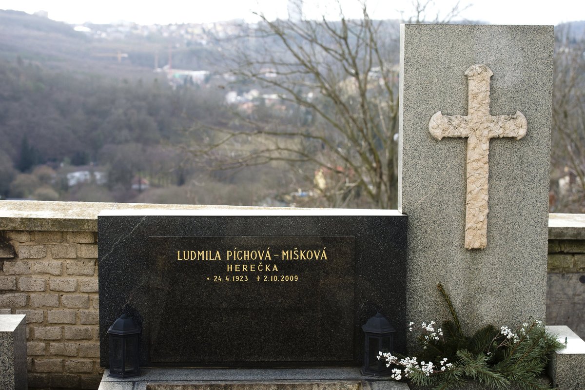 František Miška (†97) spočinul vedle manželky, herečky Ludmily Píchové (†86).