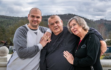 František Nedvěd s manželkou a se synem