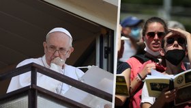 Papež František se poprvé od operace pomodlil s veřejností, využil balkon kliniky (11.7.2021)