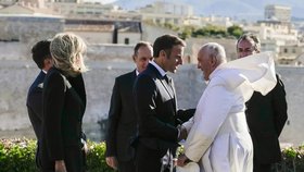 Papež František ve Francii: Vítali ho osobně i Emmanuel Macron s manželkou Brigitte (23.9.2023)