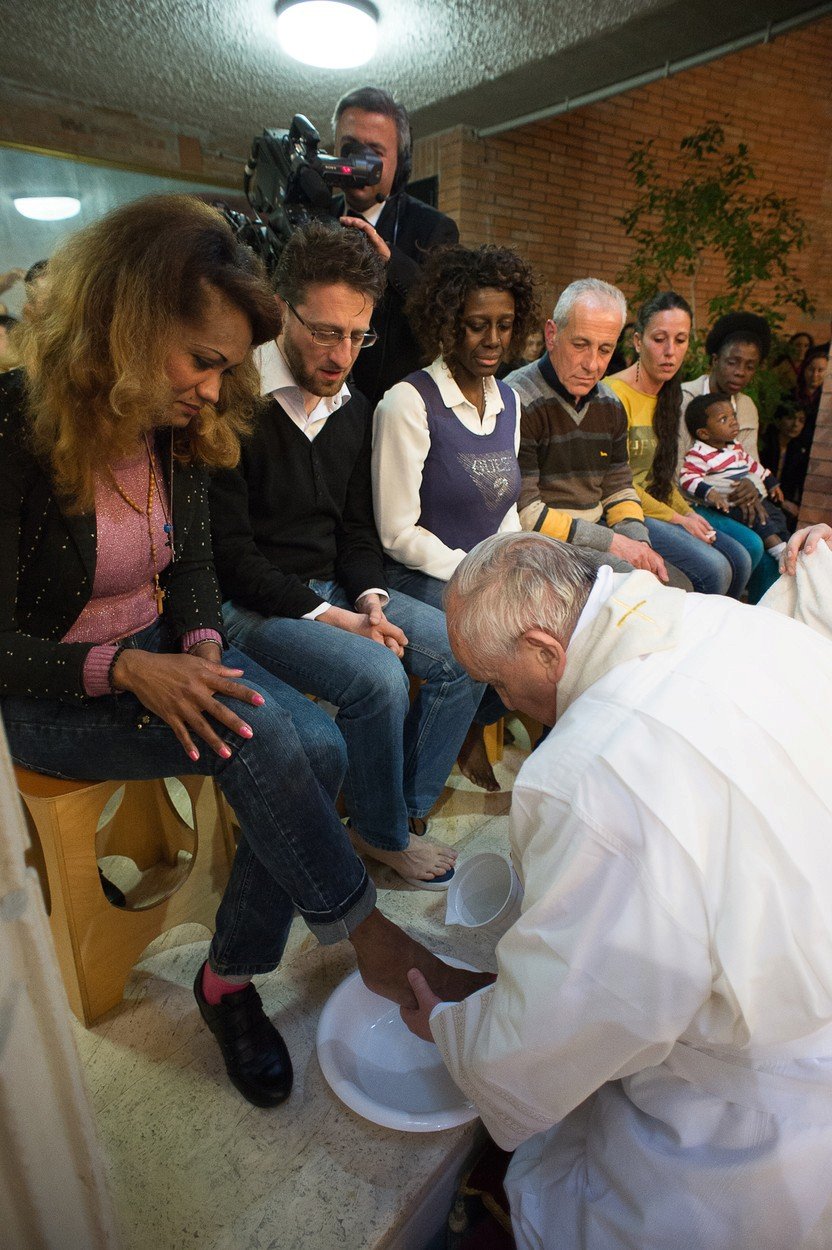 V roce 2015 myl papež František nohy vězňům (mužům i ženám) v římské věznici Rebibbia.