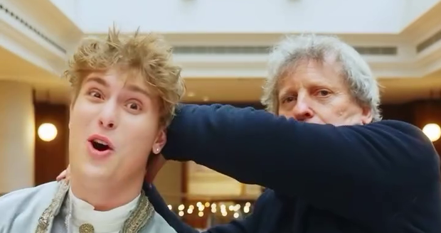 Videoclip de František y David Prachař de la canción Nepo Videoclip de František y David Prachař de la canción Nepo