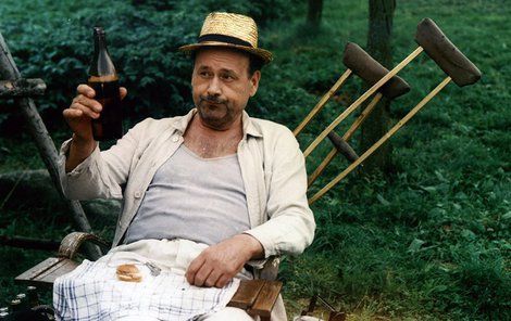 1976 Na samotě u lesa František jako zedník Lorenc.