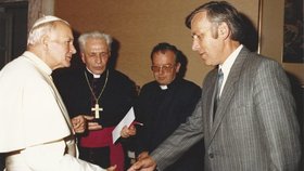 František Reichel u papeže Jana Pavla II. na archivním snímku Paměti národa