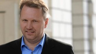 Savov se přihlásil k firmám, od nichž se dřív držel dál. Strnad se mu je prý snaží ukrást