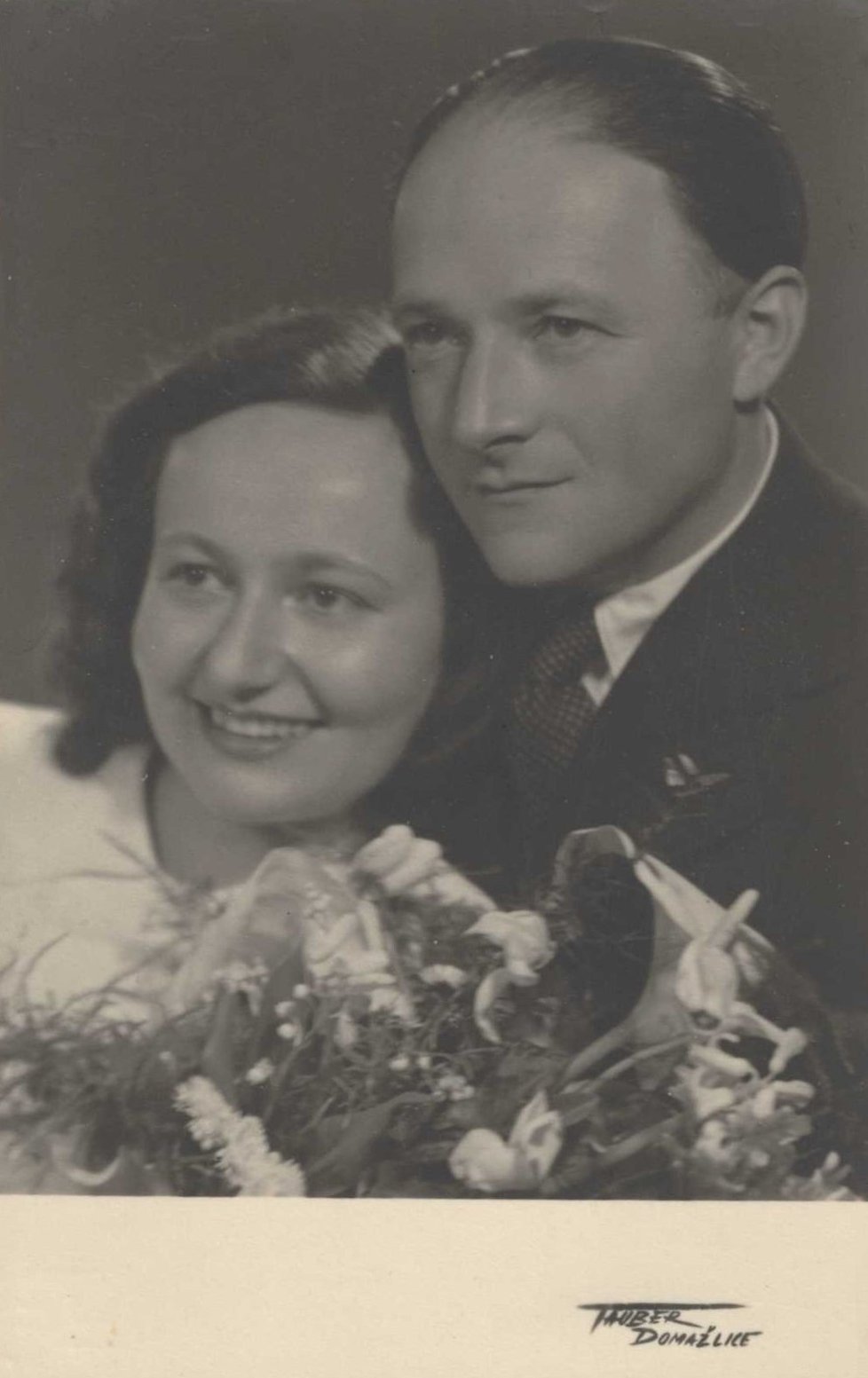 František Schnurmacher na svatební fotografii s manželkou Vally.