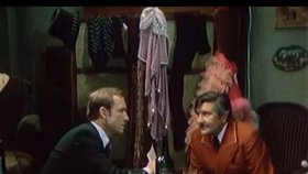 A ještě jeden snímek ze seriálu Třicet případů majora Zemana, zde je Vicena na scéně s Rudolfem Jelínkem.